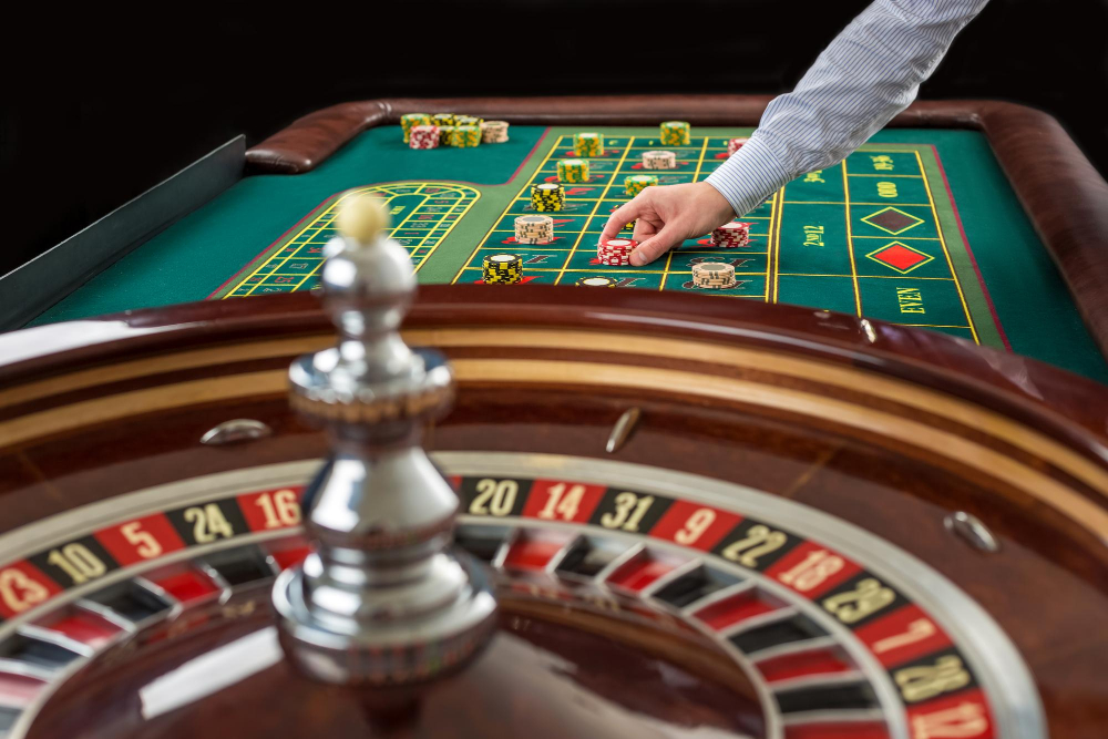 Roulette: Simple Rules, Bet Types, and Winning Strategies